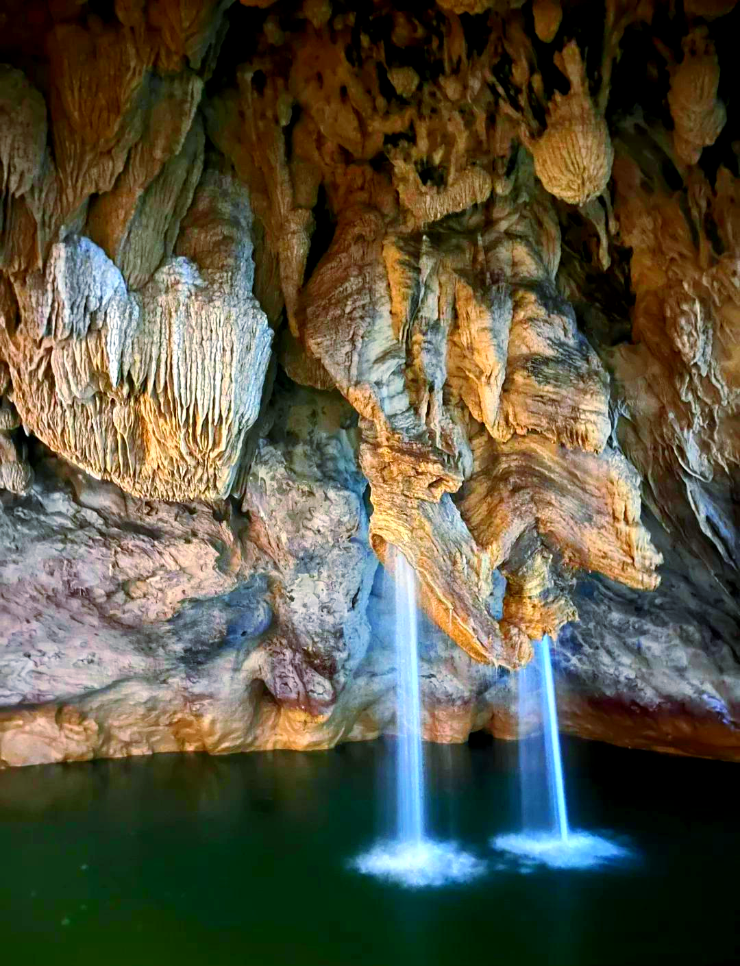 古龙山大峡谷风景区图片