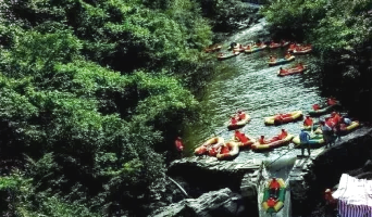 太阳溪森林亲子漂流图片