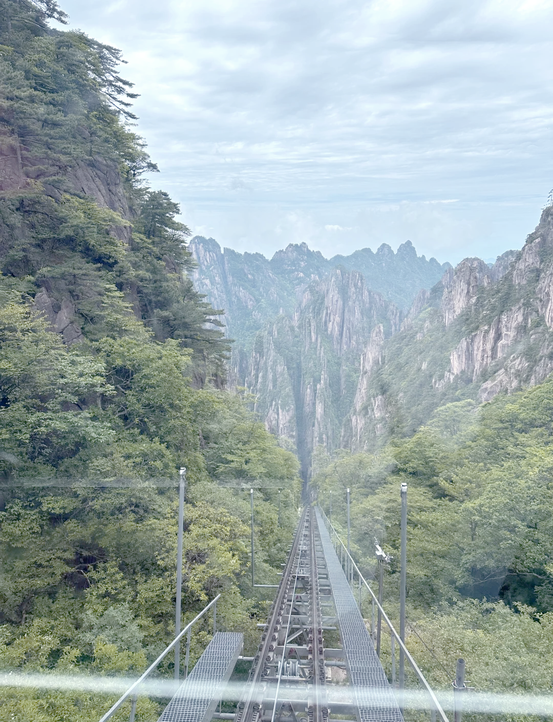 黄山西海大峡谷小火车图片